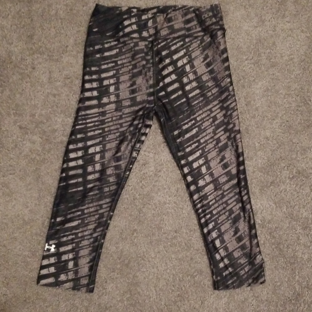 Black and grey under armour compression leggings
